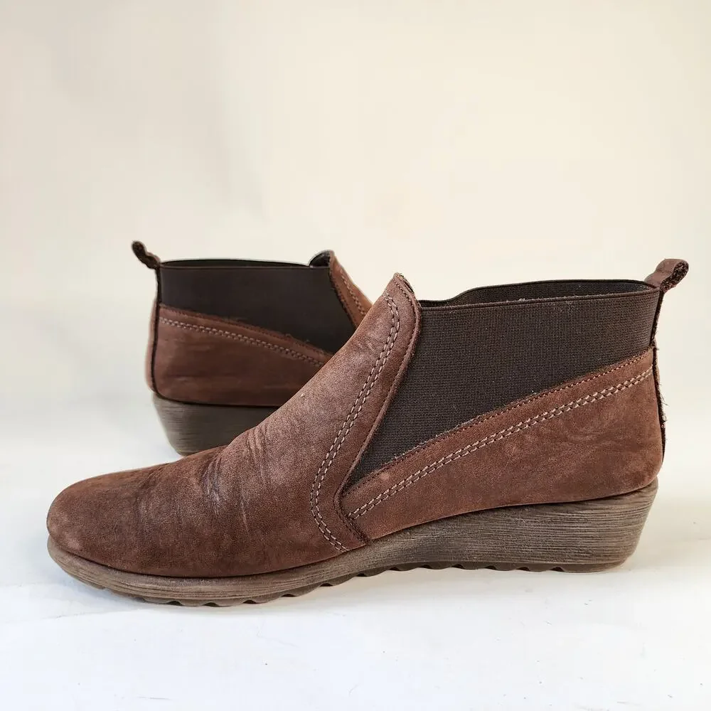The FLEXX Brown Suede Ankle Booties‎ Size 8